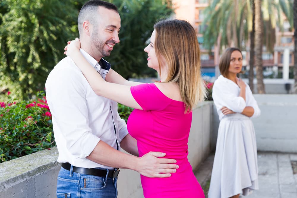 Los signos de agua son muy emocionales. Los nativos de Cáncer se rigen por impulsos emocionales bastante intenso y siempre usan más su corazón que su cerebro a la hora de pensar y tomar decisiones, por lo que es fácil que sean más propensos a sentir celos, envidia y comportarse muy posesivos, particularmente con sus seres queridos.