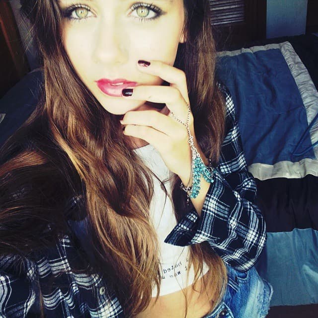 Mientras que ella detalló qué fue lo que llevó a ambos a transformar una amistad en una relación sentimental.