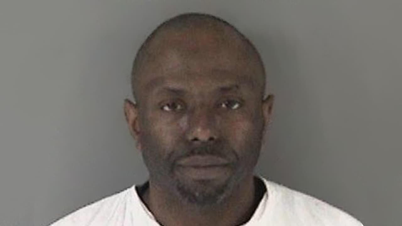 BART identifica a sospechoso en relación con el apuñalamiento fatal en el tren en la estación de South Hayward