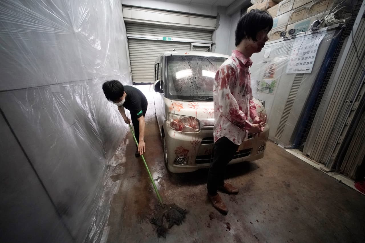 Si un espectador no tiene auto o no quiere que se le ensucie del material de utilería, la producción ofrece autos de alquiler para los asistentes.
<br>