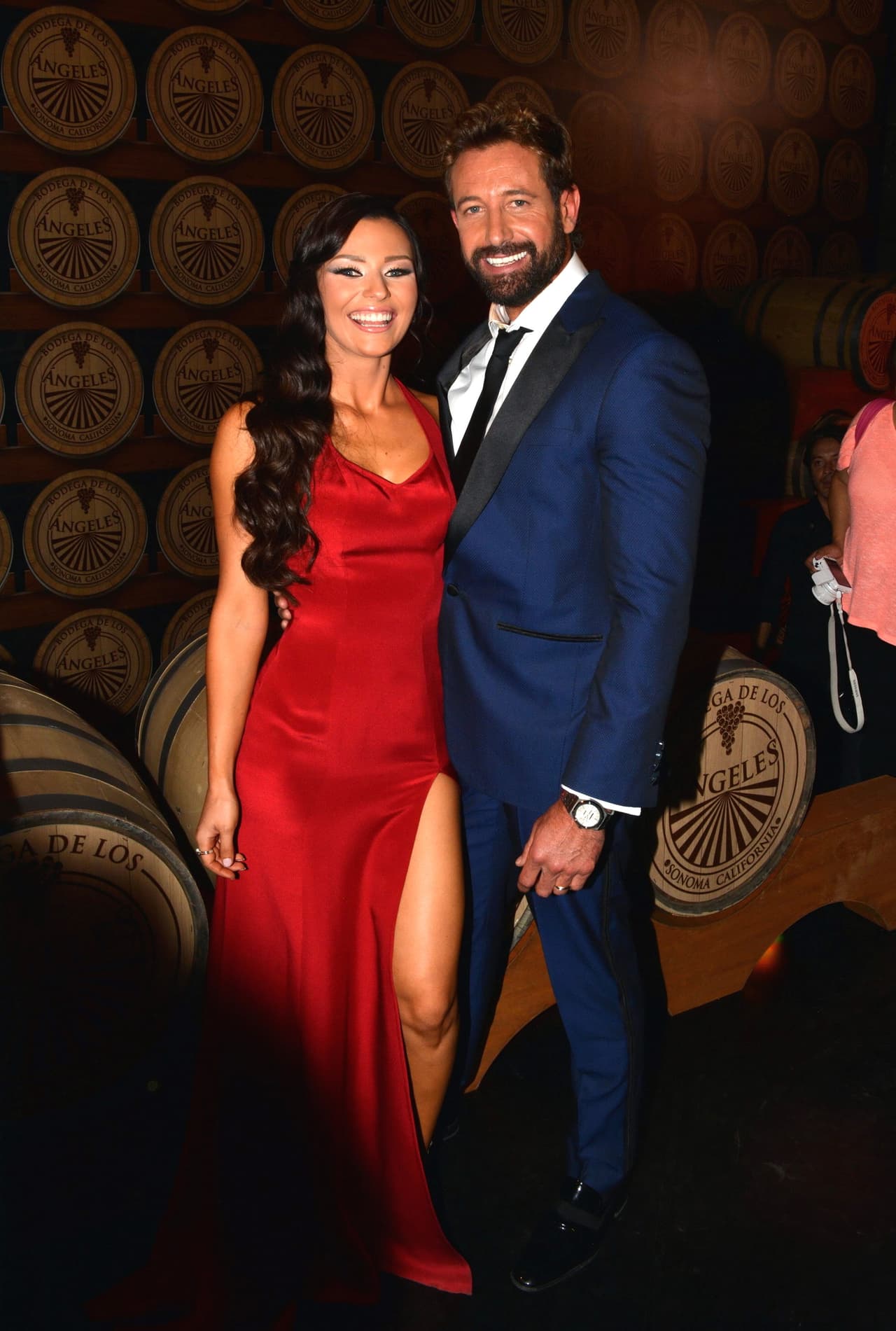 Se conocieron cuando protagonizaron la telenovela Vino el Amor y más tarde hicieron mancuerna en la obra de teatro '¿Por qué los hombres aman a las cabronas?'. Aunque al principio negaron que existiera un romance con el tiempo aceptaron su noviazgo.