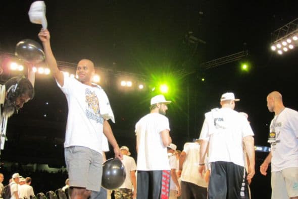 Photos: Spurs Championship Alamodome Celebration 2014