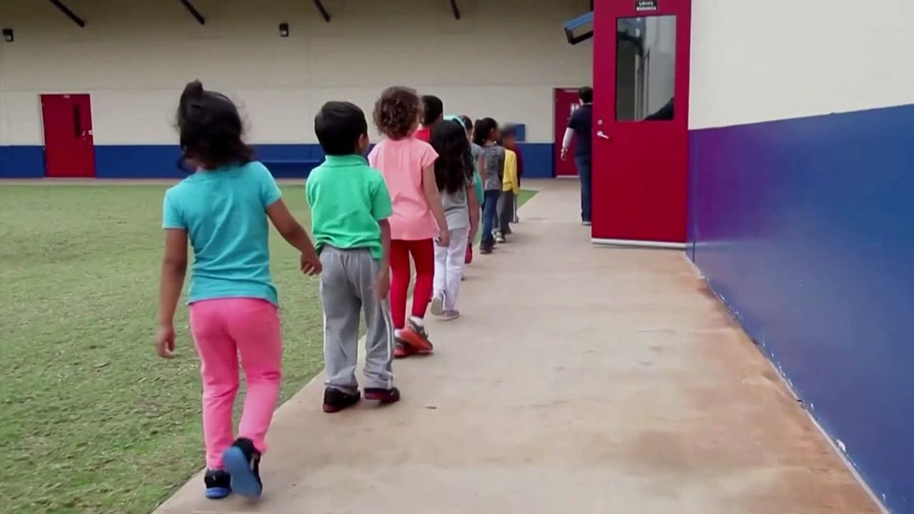Miles de niños migrantes podrían perder asistencia legal en EEUU; organizaciones alertan por riesgo a sus derechos