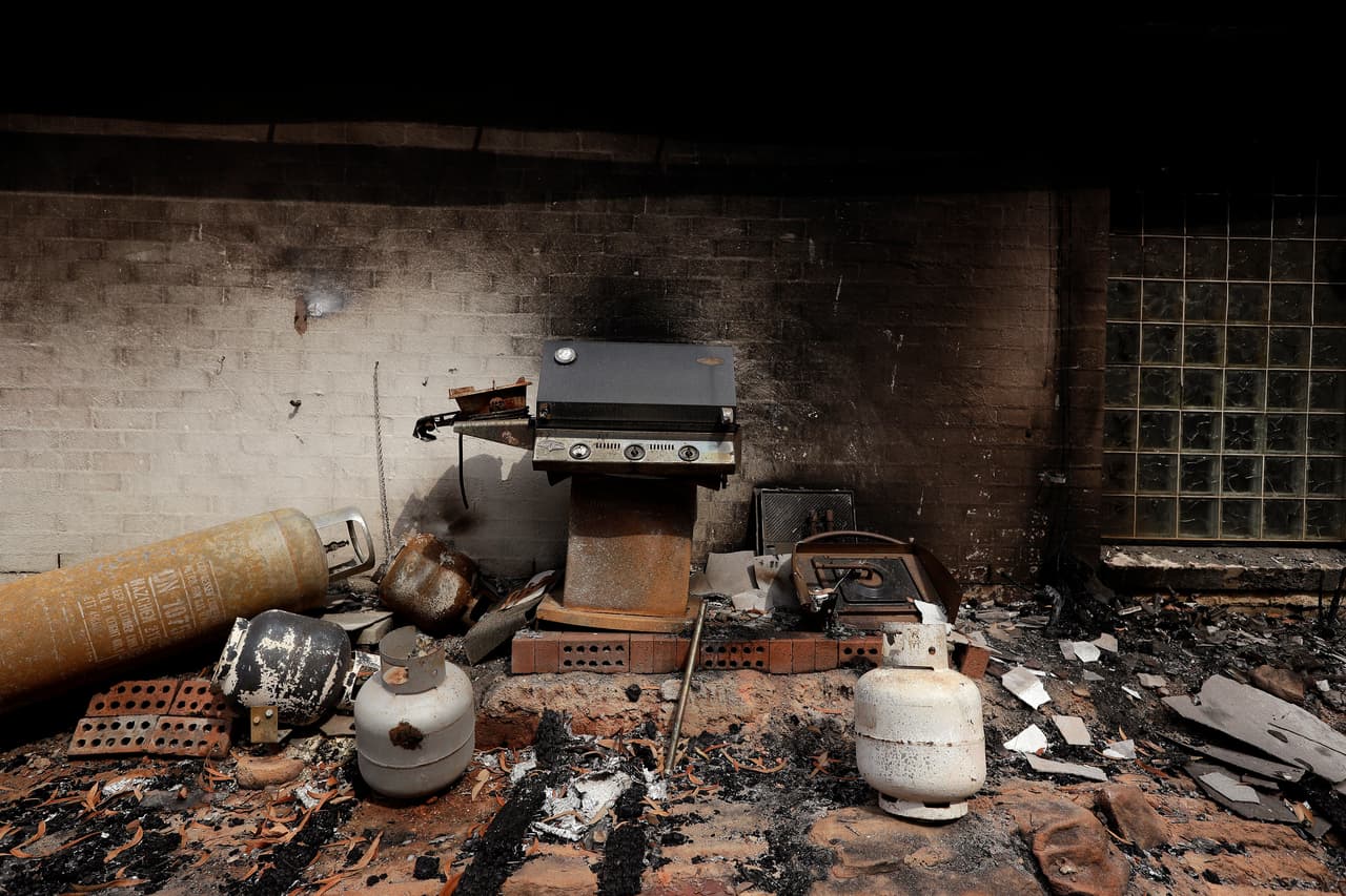 Según datos de la plataforma Periodistas por el Planeta, los
<a href="https://www.univision.com/noticias/mundo/el-cielo-tenido-de-rojo-imagenes-de-los-peores-incendios-en-australia-desde-el-inicio-de-la-temporada-fotos">incendios en Australia</a> han emitido unos 349 millones de toneladas de dióxido de carbono a la atmósfera en los casi 4 meses que llevan sin control. En 2018, el número total de emisiones de ese país fue de 532 millones.