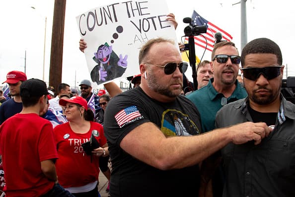 Convocan manifestación en UTSA para "exigir que cada voto de las elecciones cuente"