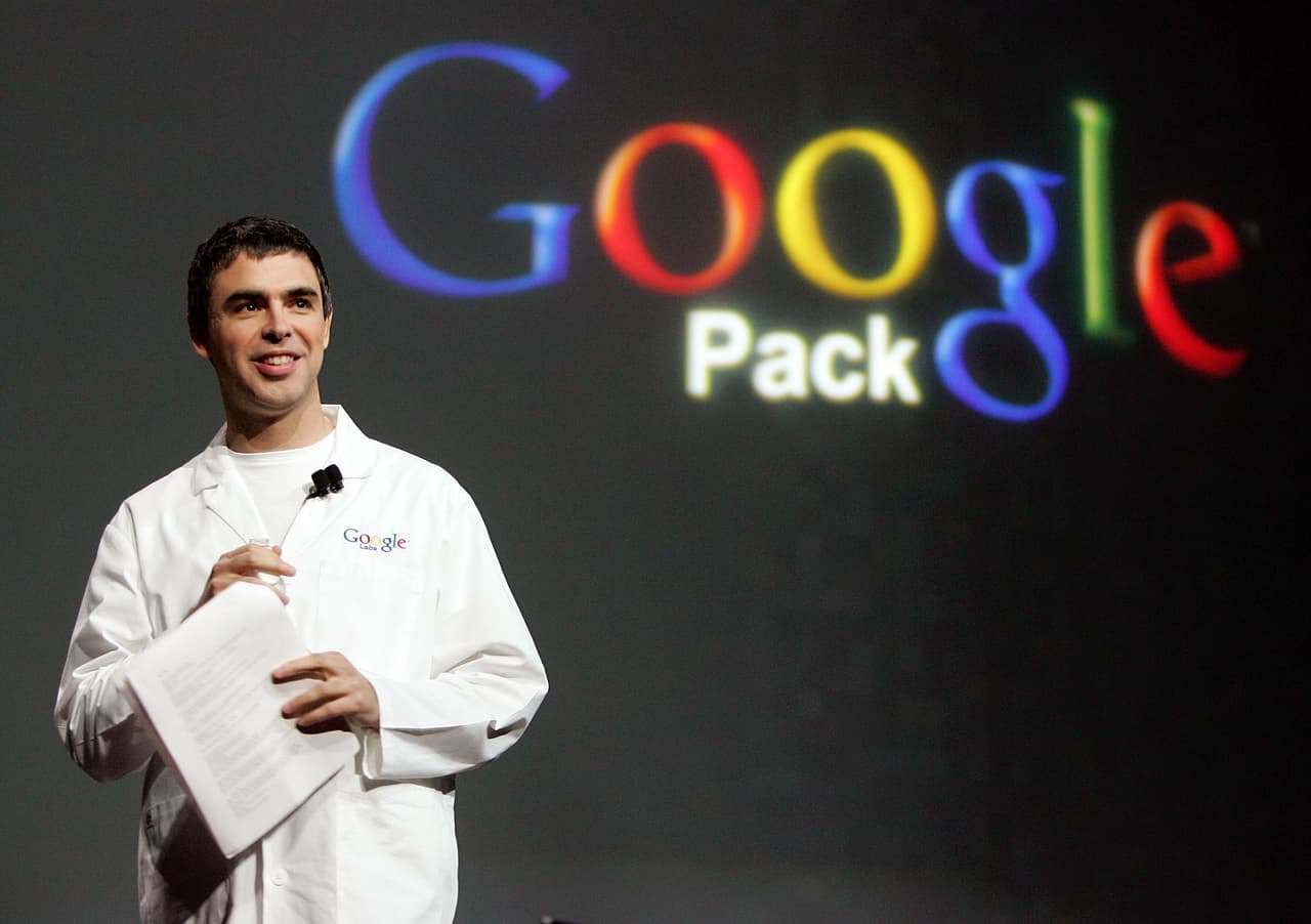 <b>Larry Page, Alphabet</b>.
<br>
<br>Es el responsable de PageRank, el algoritmo de búsqueda patentado por Google, y cofundador de la compañía. Hoy en día este portal procesa al menos 63,000 búsquedas por segundo. Además, Google maneja una estructura en línea que ofrece mapas, publicidad, calendarios, blogs, televisión, entre otros servicios. Es CEO de Alphabet, la empresa matriz de Google.
<br>