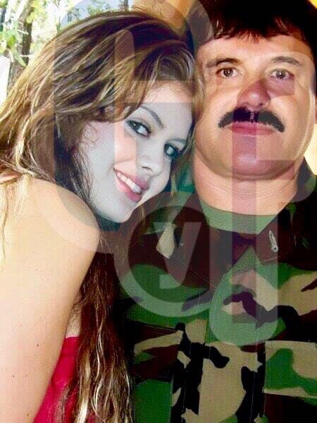 Valeria también les contó a sus amigas que a ‘El Chapo’ le gustaba fotografiarse junto a ella cuando compartían.