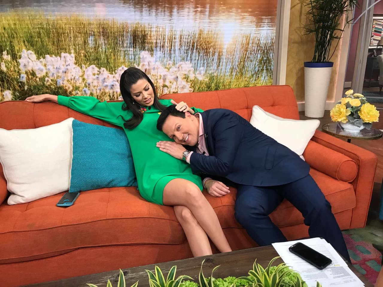 Hasta al bebito de Ana Patricia le tocó abrazos.