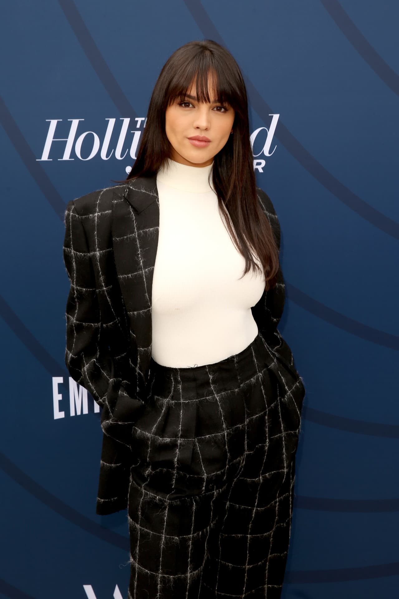 “Un día en el set”, fue el texto con el que Eiza acompañó la imagen de su radical cambio de look.