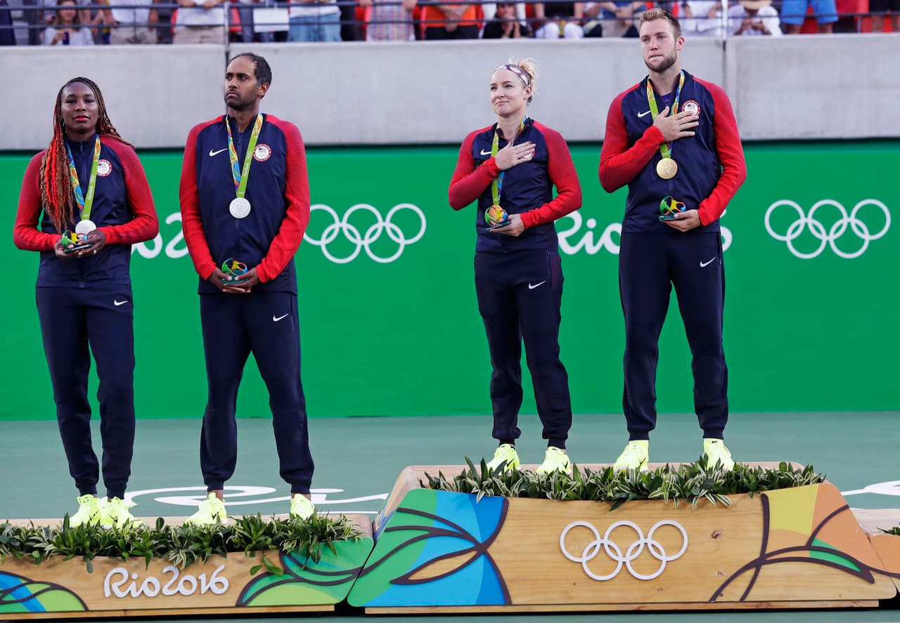 En una final estadunidense, los tenistas Jack Sock y Bethanie Mattek-Sands se impusieron este domingo en dobles mixtos a Rajeev Ram y Venus Williams para quedarse con la medalla oro.