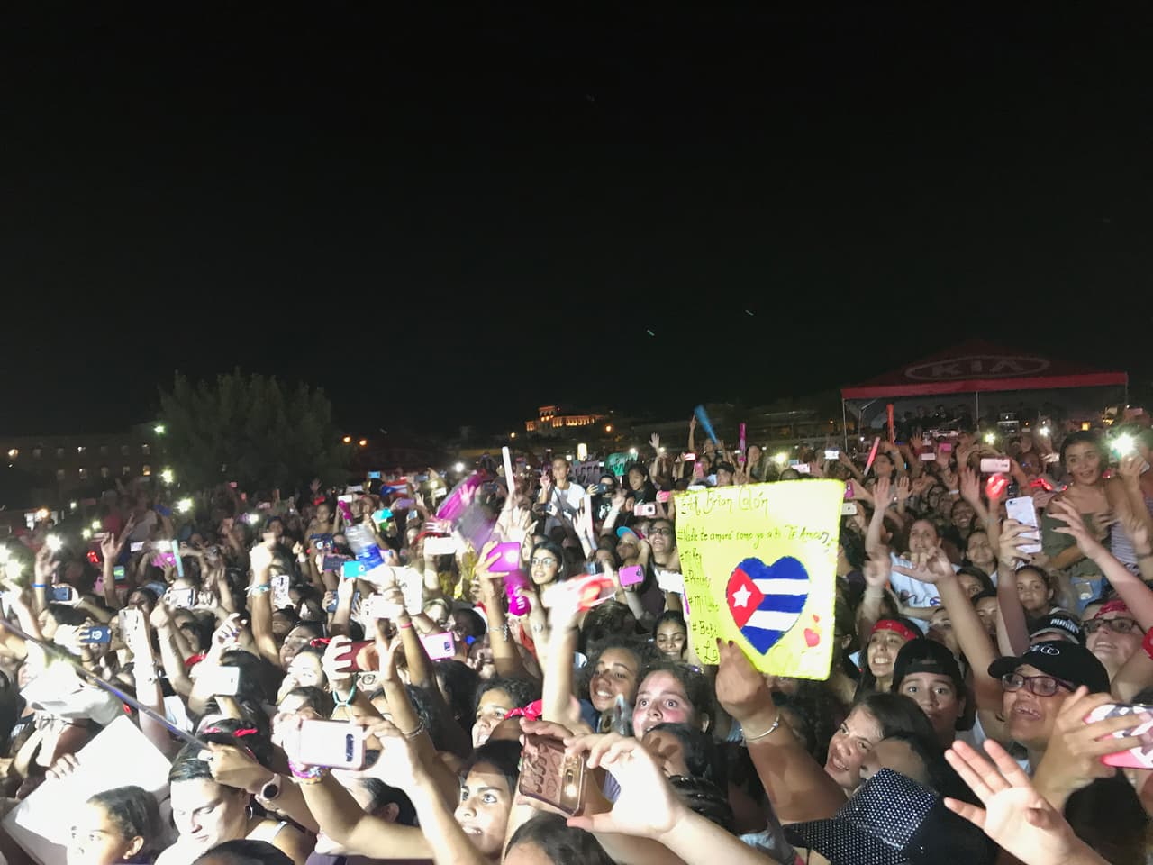 "Yo soy cubano, para que tu lo sepas" gritaban a coro los fanáticos de Jacob Forever.