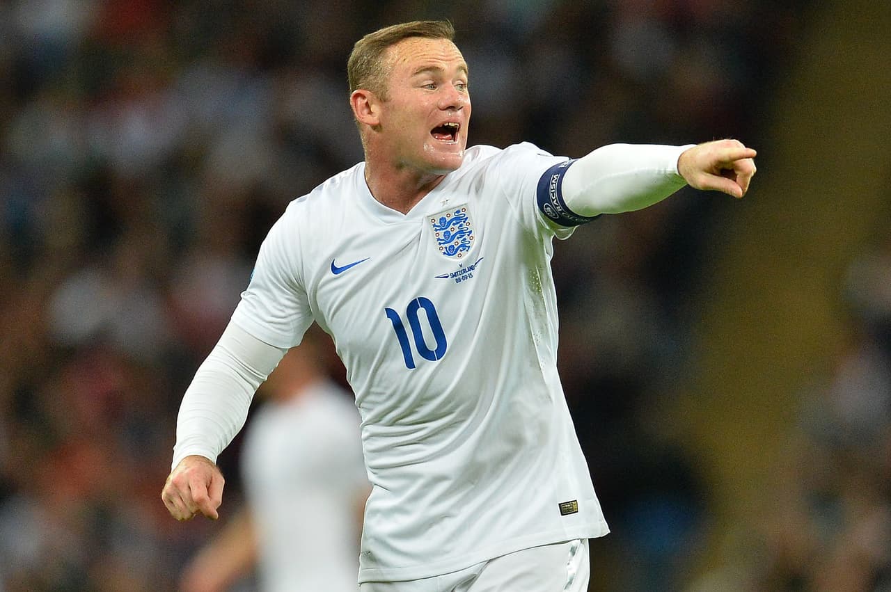 Wayne Rooney abofetea a luchador de la WWE