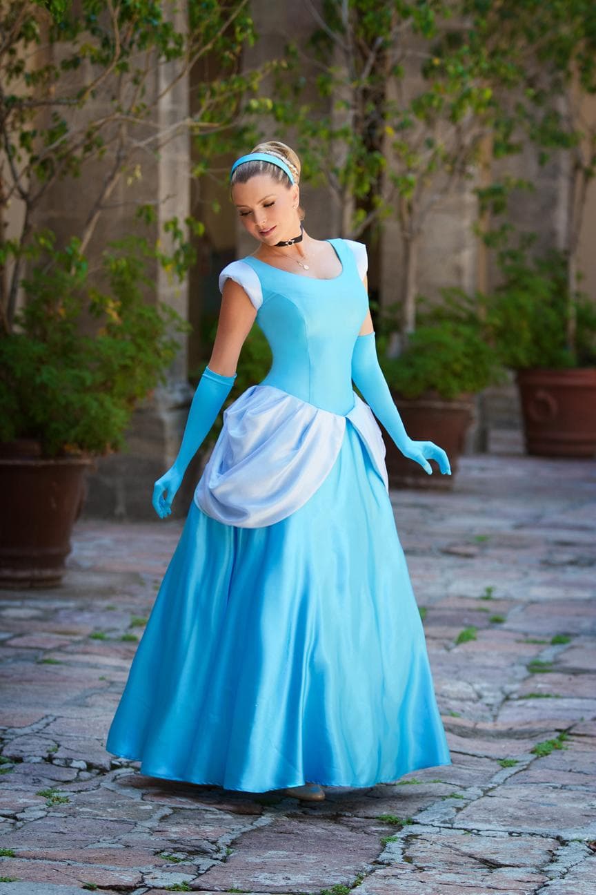 <b><a href="http://www.univision.com/temas/marjorie-de-sousa">Marjorie de Sousa</a></b> también compartió un poco de amor al vestirse de 'Cenicienta'.