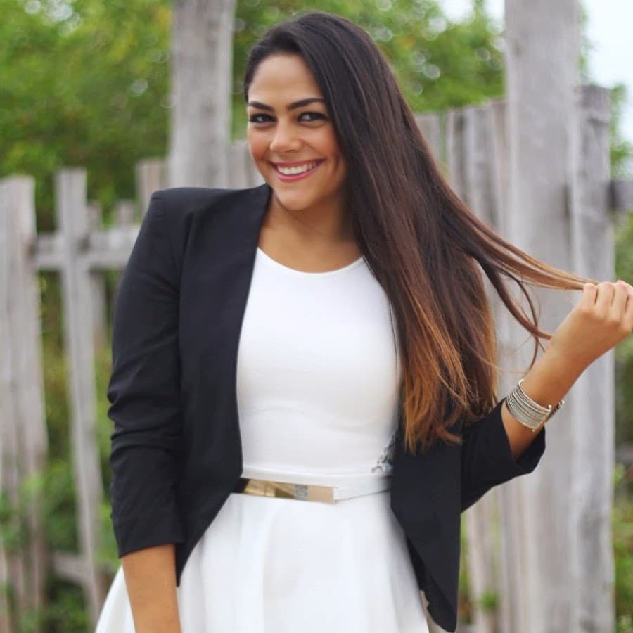 Ahora que tiene 20 años es una guapa actriz que le debe su esbelta figura a que es vegana y muy atlética.