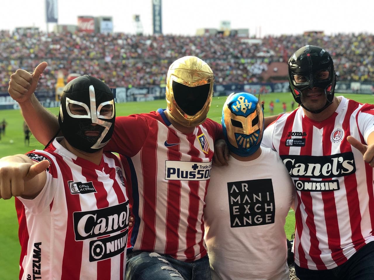 Ya en el Estadio Alfonso Lastras Ramírez los fanáticos del Atlético San Luis estaban listos para la batalla.