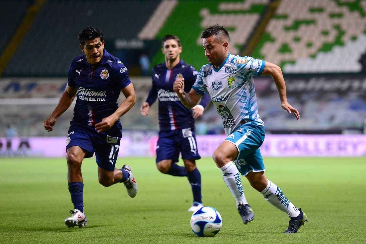 Con goles de Jesús Sánchez, José Macías y Alejandro Mayorga, Chivas vence 1-3 a León de visita y se adueña de los puntos. Chivas avanza hasta la posición número 11 y León se queda en el sótano con la quinceava plaza con cuatro unidades.