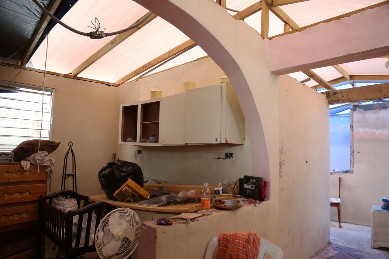 La cocina de Nancy y Domingo, destrozada por los huracanes Irma y María.