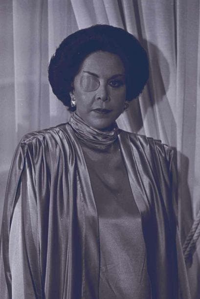 La primera actriz ya tenía un camino recorrido en cine, teatro y televisión, pero cuando se convirtió en la psicópata y criminal líder de la manada en 'Cuna de lobos', todos sus personajes anteriores, e incluso su nombre, se desvanecieron.