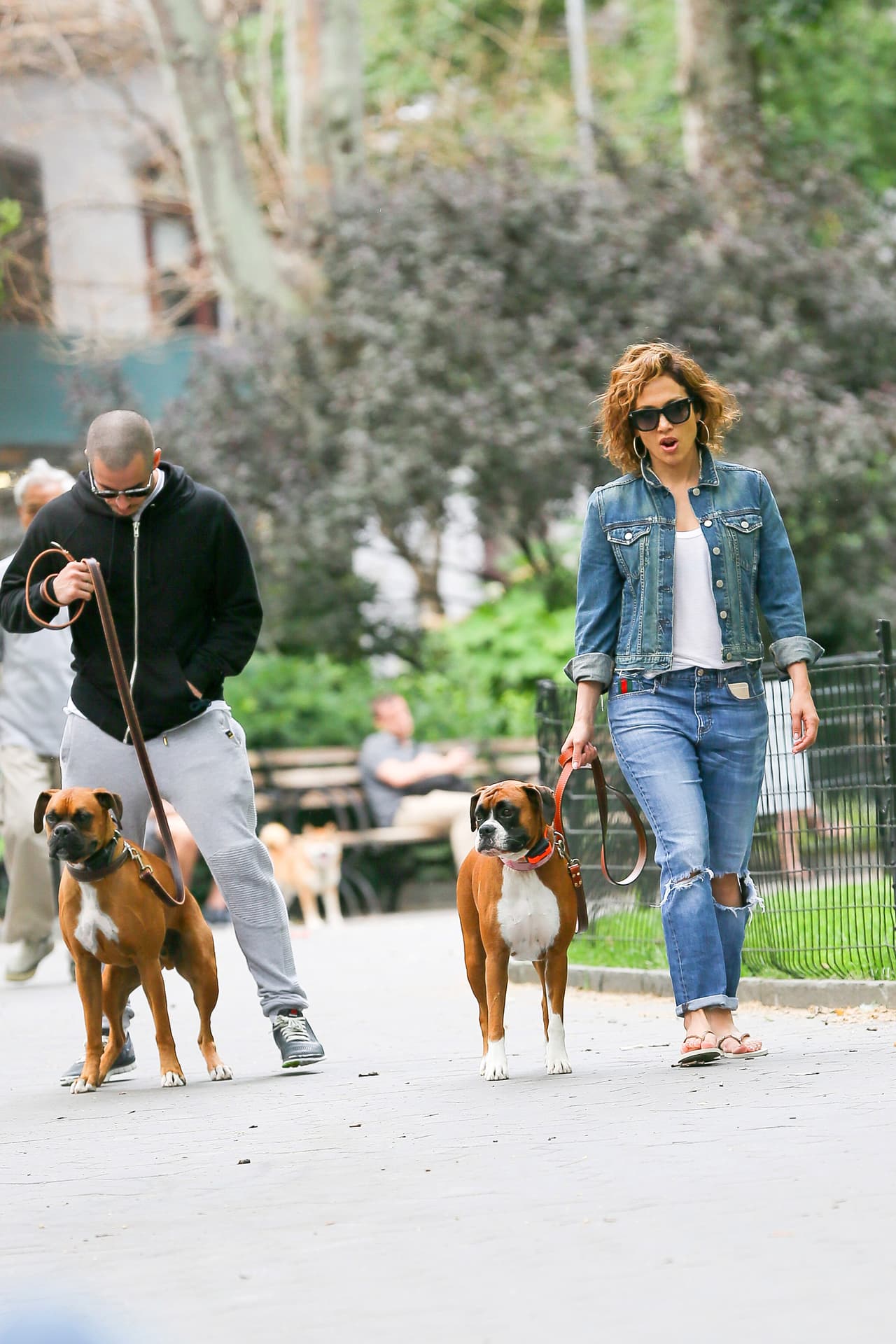 Bear y Roxy disfrutaron su cita doble con Jennifer y Casper. ¡Todos se llevan muy bien!