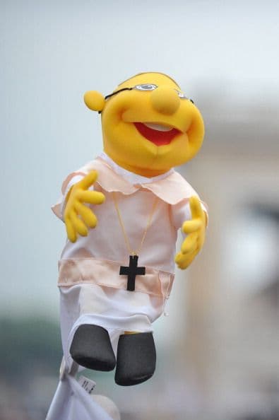 Pero el papa Francisco también fue recordado ¿Qué tal esta marioneta?