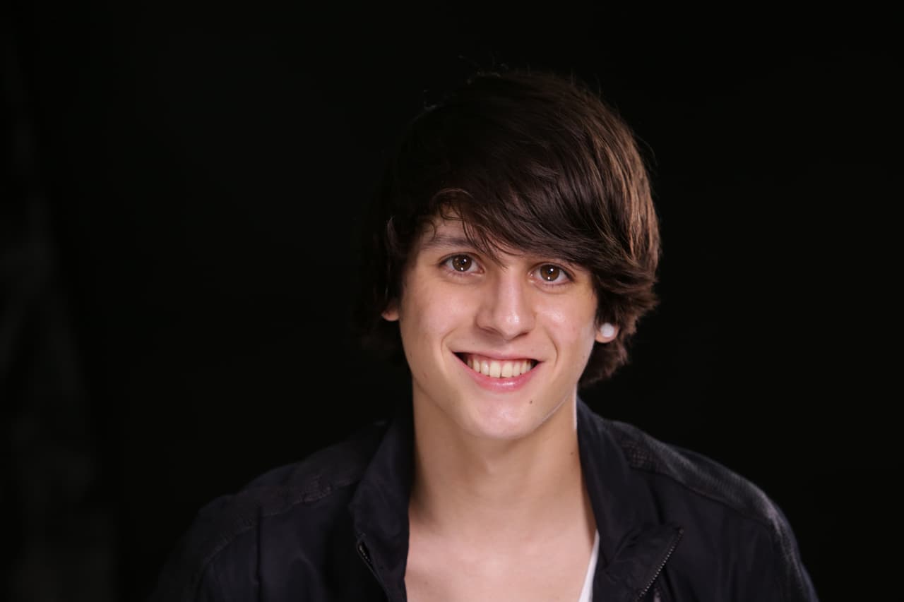 Chris dejó a su madre en Ecuador para viajar en busca de su sueño americano y espera conseguirlo en La Banda.