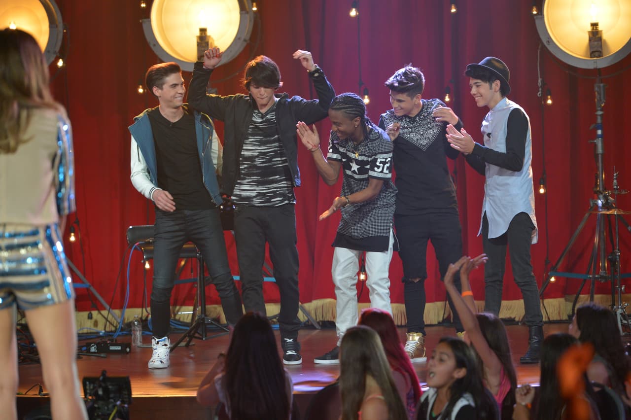 Chris dejó a su madre en Ecuador para viajar en busca de su sueño americano y espera conseguirlo en La Banda.