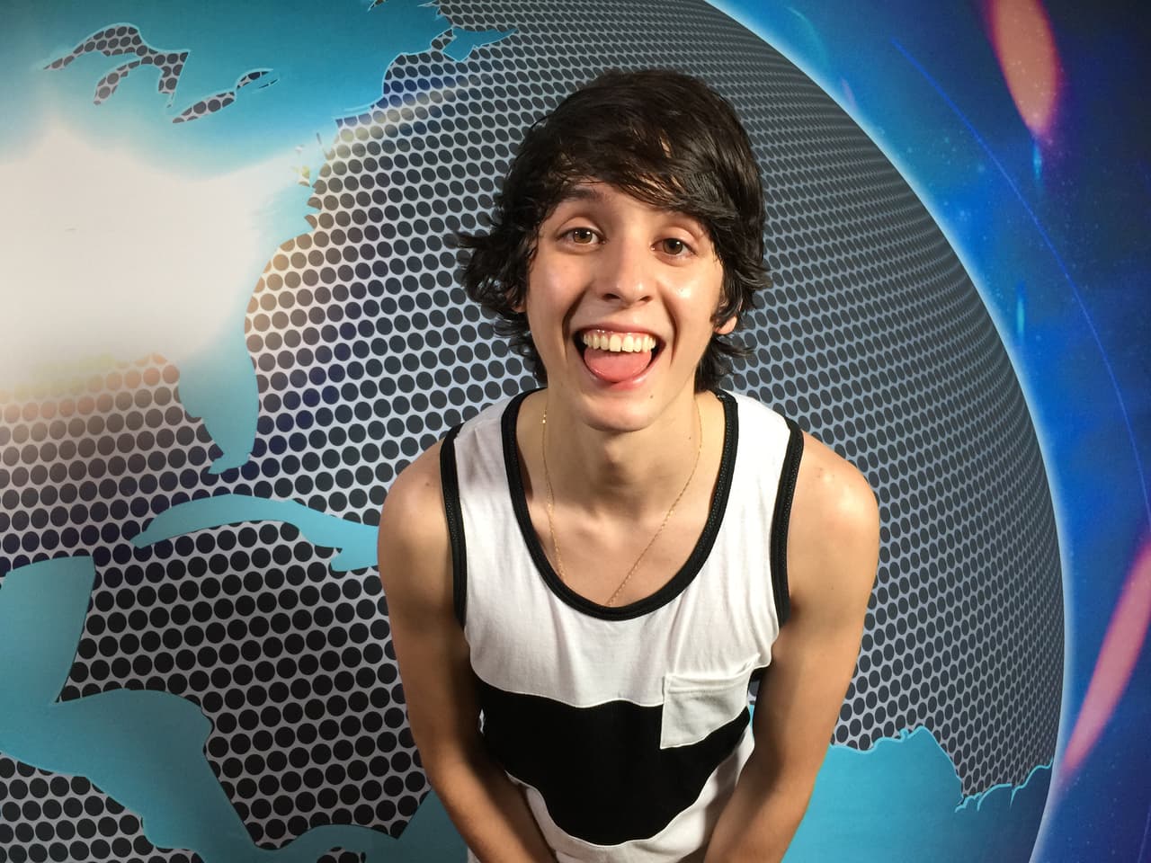 Chris dejó a su madre en Ecuador para viajar en busca de su sueño americano y espera conseguirlo en La Banda.