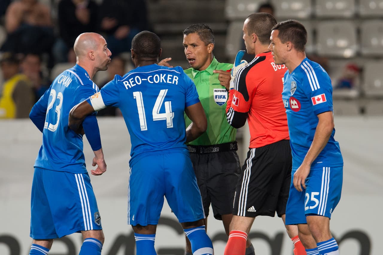 En ninguno de los partidos dirigidos a nivel internacional hasta el momento, el panameño ha mostrado más de una tarjeta roja.
