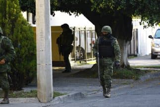 En un rápido golpe de la Marina fue detenido El Chapo Guzmán en un hotel de Mazatlán.