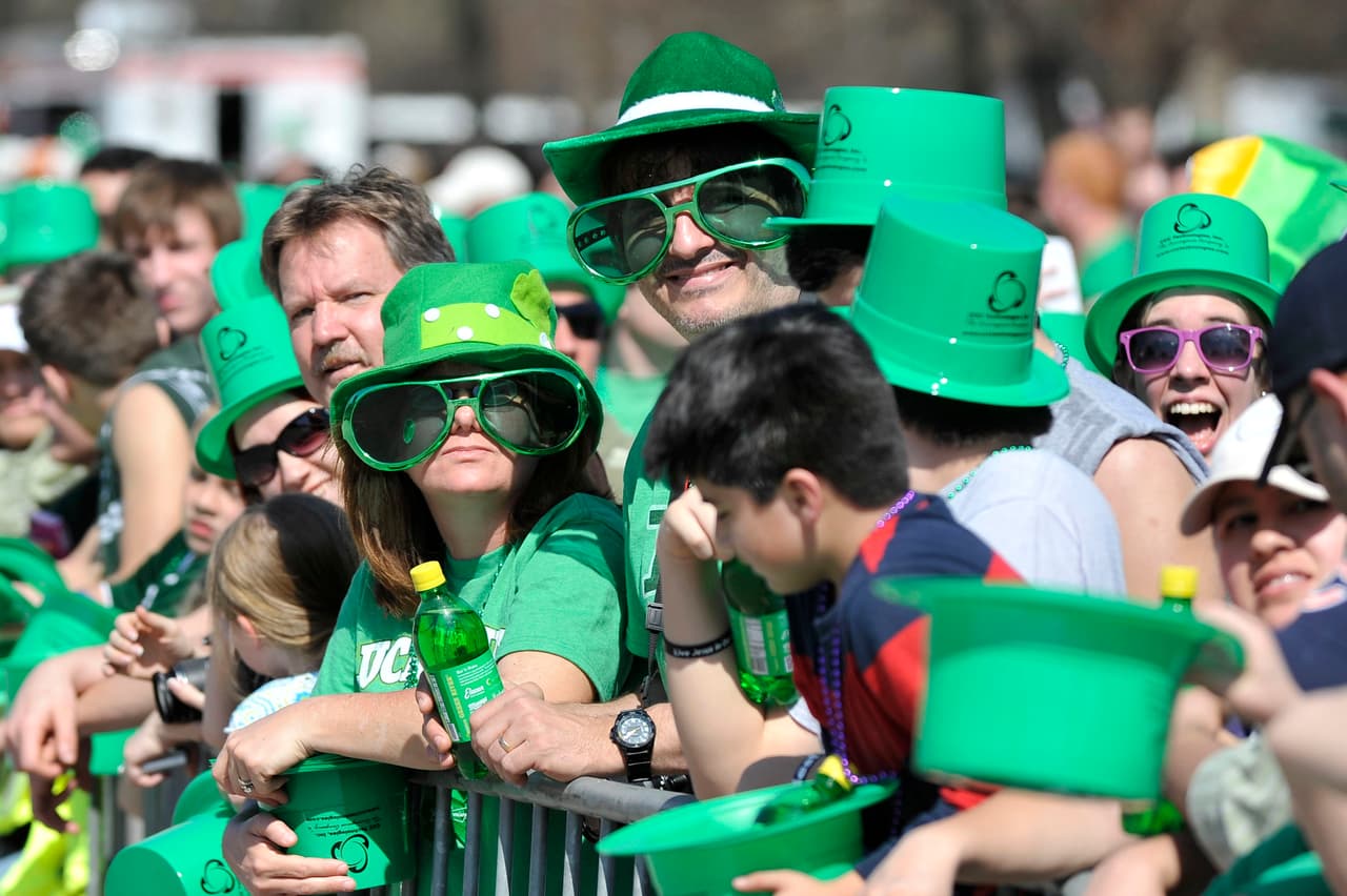Acude al desfile por el Día de San Patricio el sábado 16 de marzo de 2024, en la calle 103 y Western en los vecindarios de Beverly Park y Morgan. Inicia a las 12:15 del mediodía.