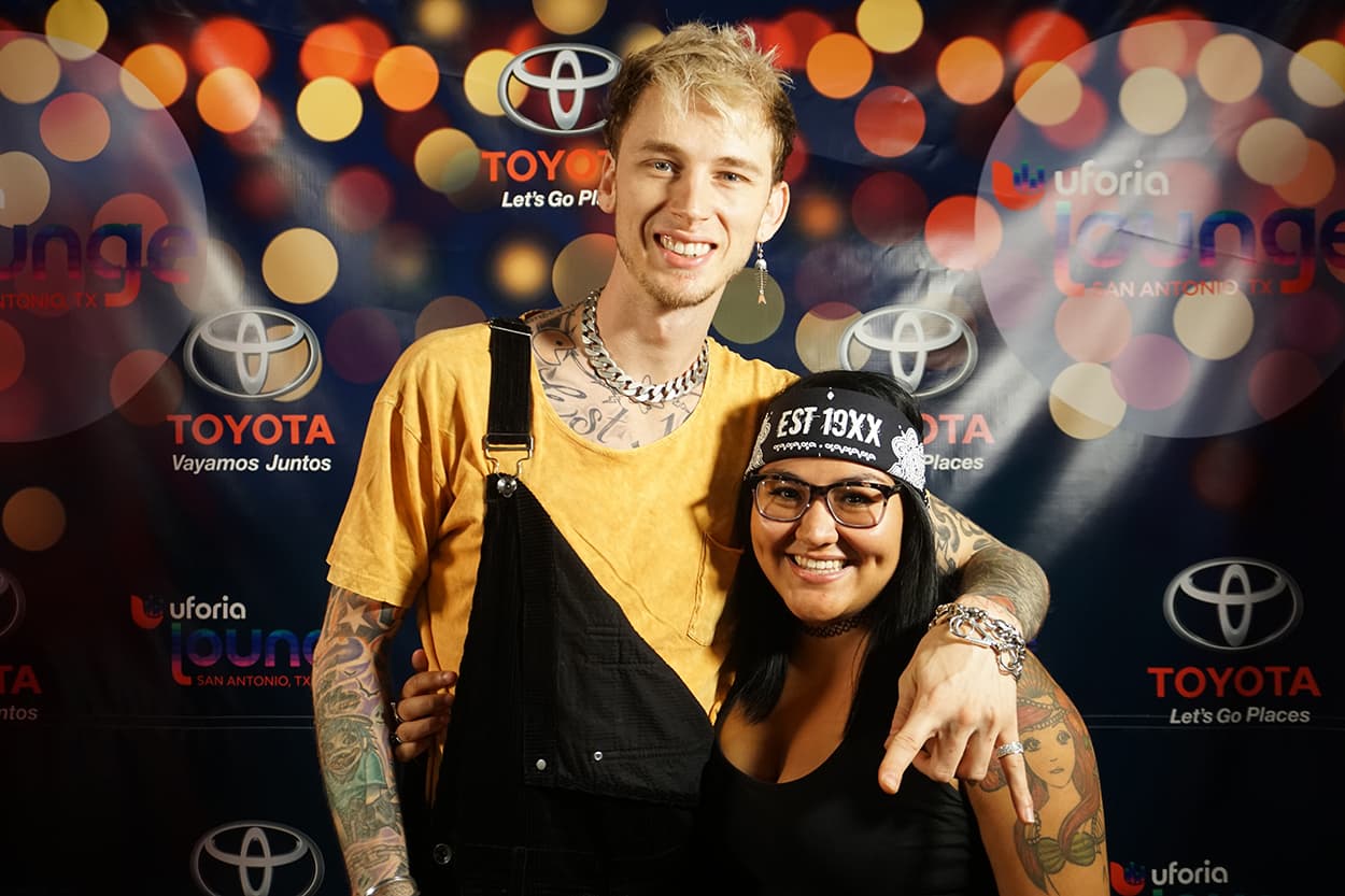 The music artist chilled and met with some of our lucky listeners inside the Uforia Lounge.