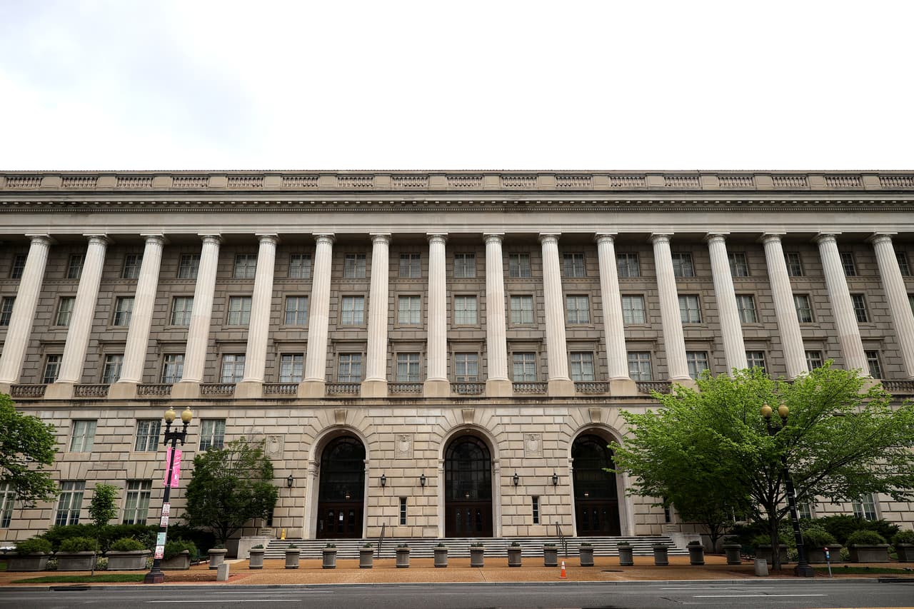 De esta manera, los padres recibirían unos $ 3,000 al año por cada hijo entre 6 y 17 años y unos $ 3,600 por cada niño menor de 6 años.