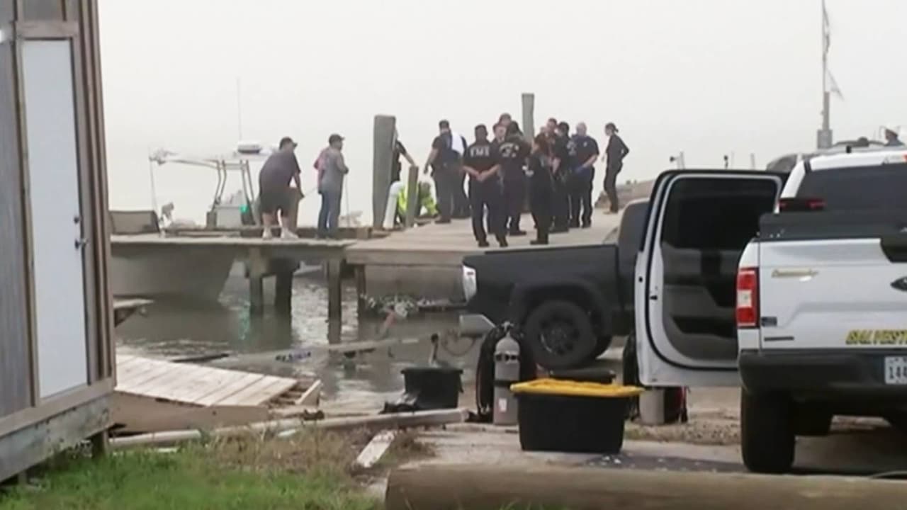 Recuperan el cuerpo de la sexta víctima mortal del accidente aéreo en Texas