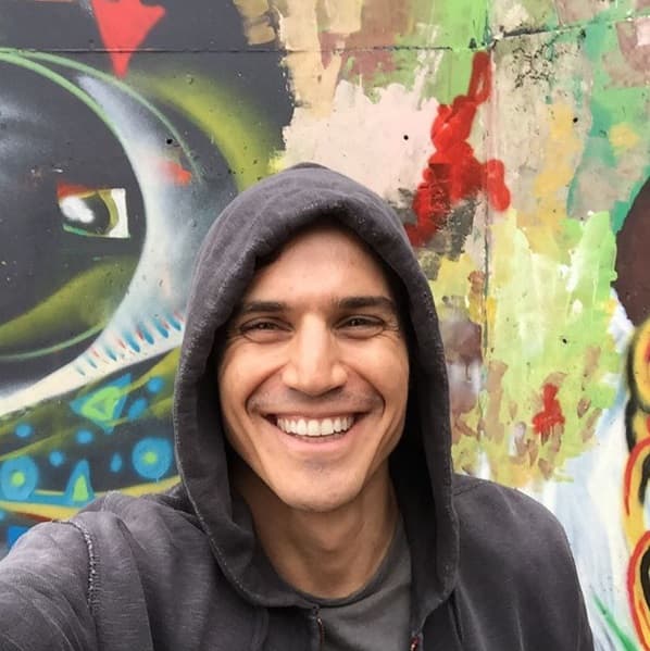 El apuesto actor se convertirá en Javier Morey en El Príncipe, y nos conquistará cada noche apoderándose de la pantalla de UniMás.