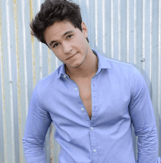 <b>Michael Roda</b> es Simón Álvarez y con él descubrirás el valor de la amistad.