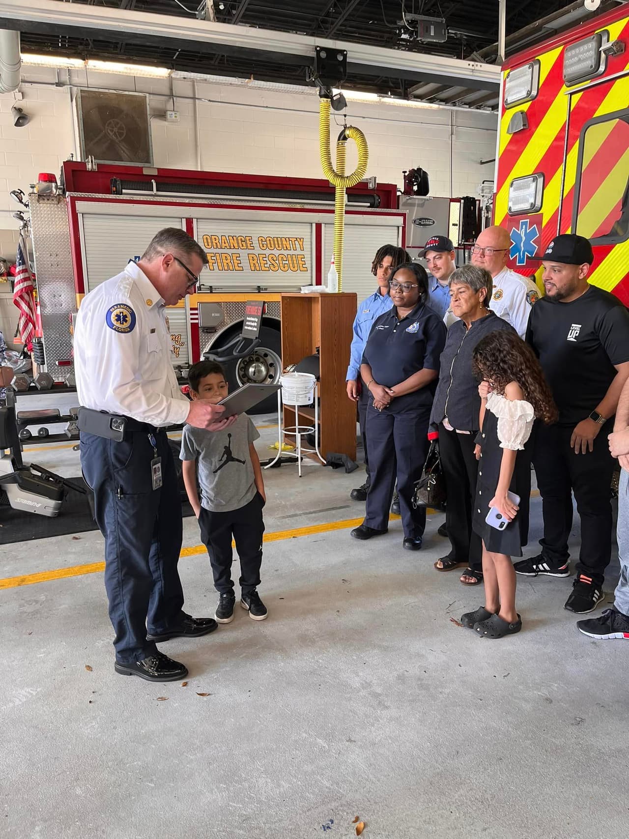 Según los bomberos, James estaba con su abuela el 4 de noviembre cuando ella tuvo una "emergencia médica" y se cayó.