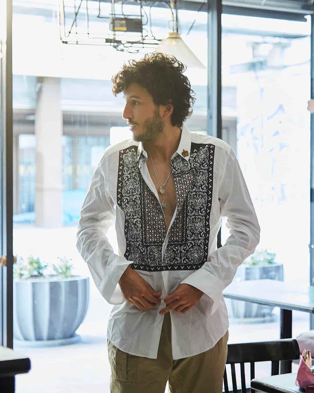 El cantautor colombiano también aprovechó su estadía en MIA para grabar el video musical de su más reciente sencillo “A Dónde Van” junto a Álvaro Díaz.