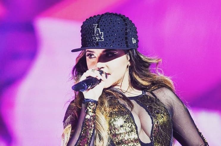 A su corta edad, tiene un dominio de los escenarios espectacular y su voz no le pide nada a nadie.