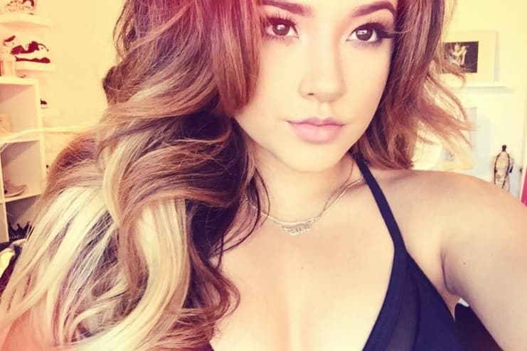 ¡Qué cabello tan bello! Sin duda esta chica tiene todo para ser una diva de la música.