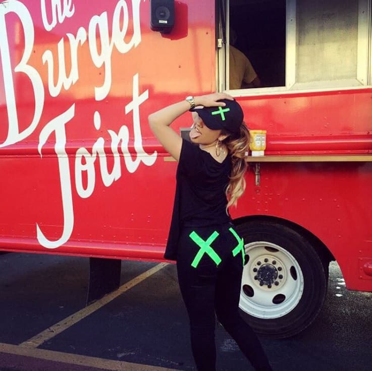 Siempre está coqueteando con la cámara y se le ocurren fotos bien graciosas.