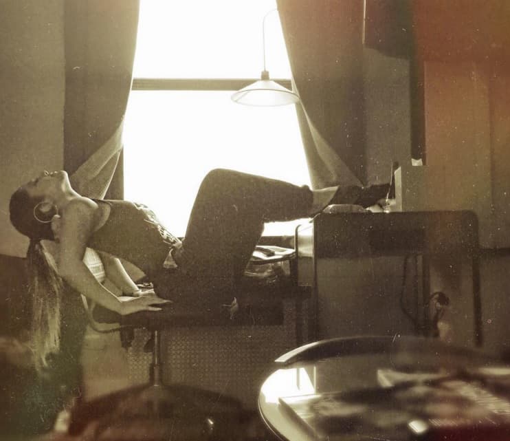 Becky está tan enfocada en su carrera que poco a poco ha logrado un lugar destacado en esta industria.