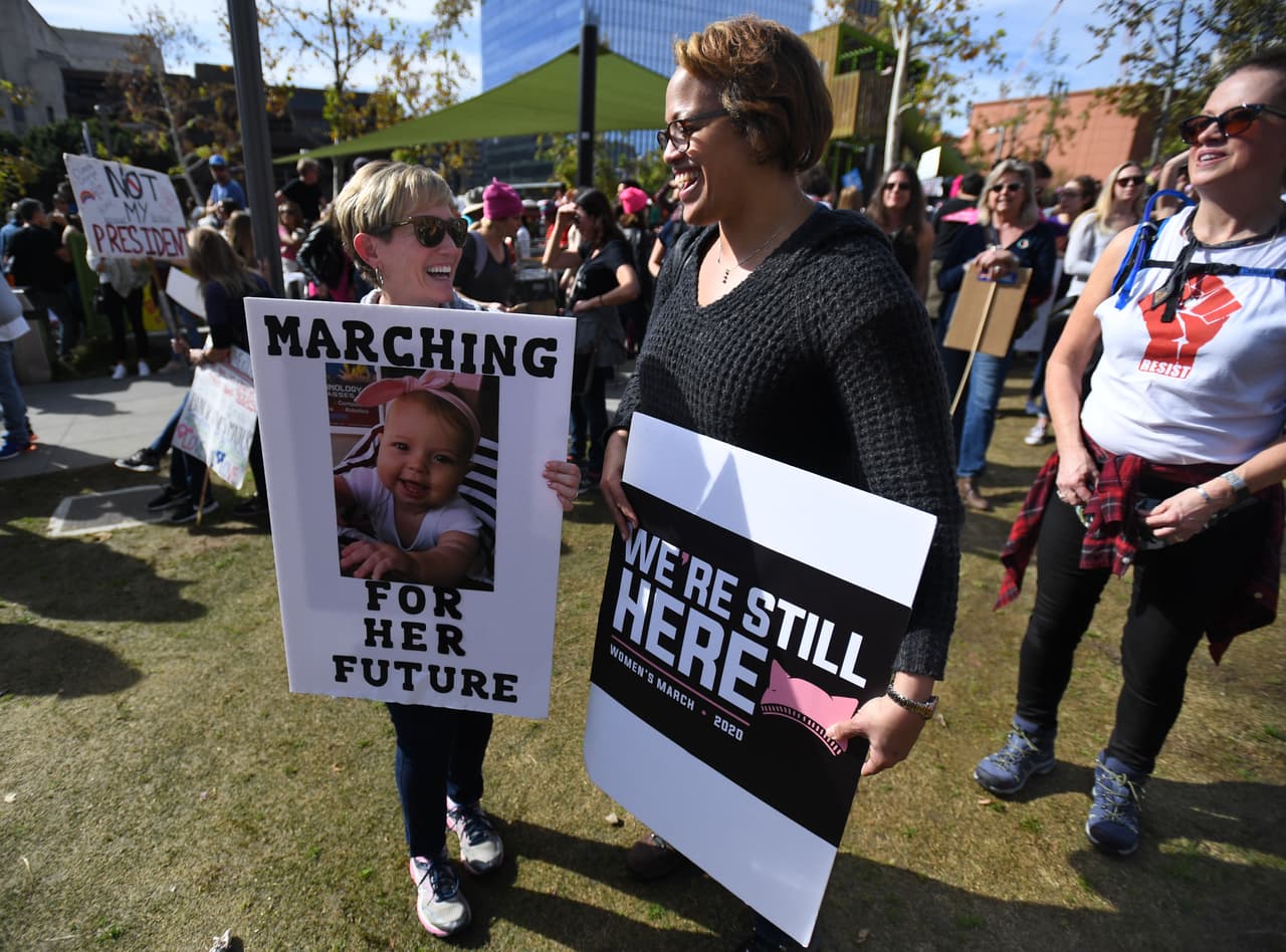 De acuerdo con los organizadores, 1.2 millones de personas participaron en la marcha en Los Ángeles.