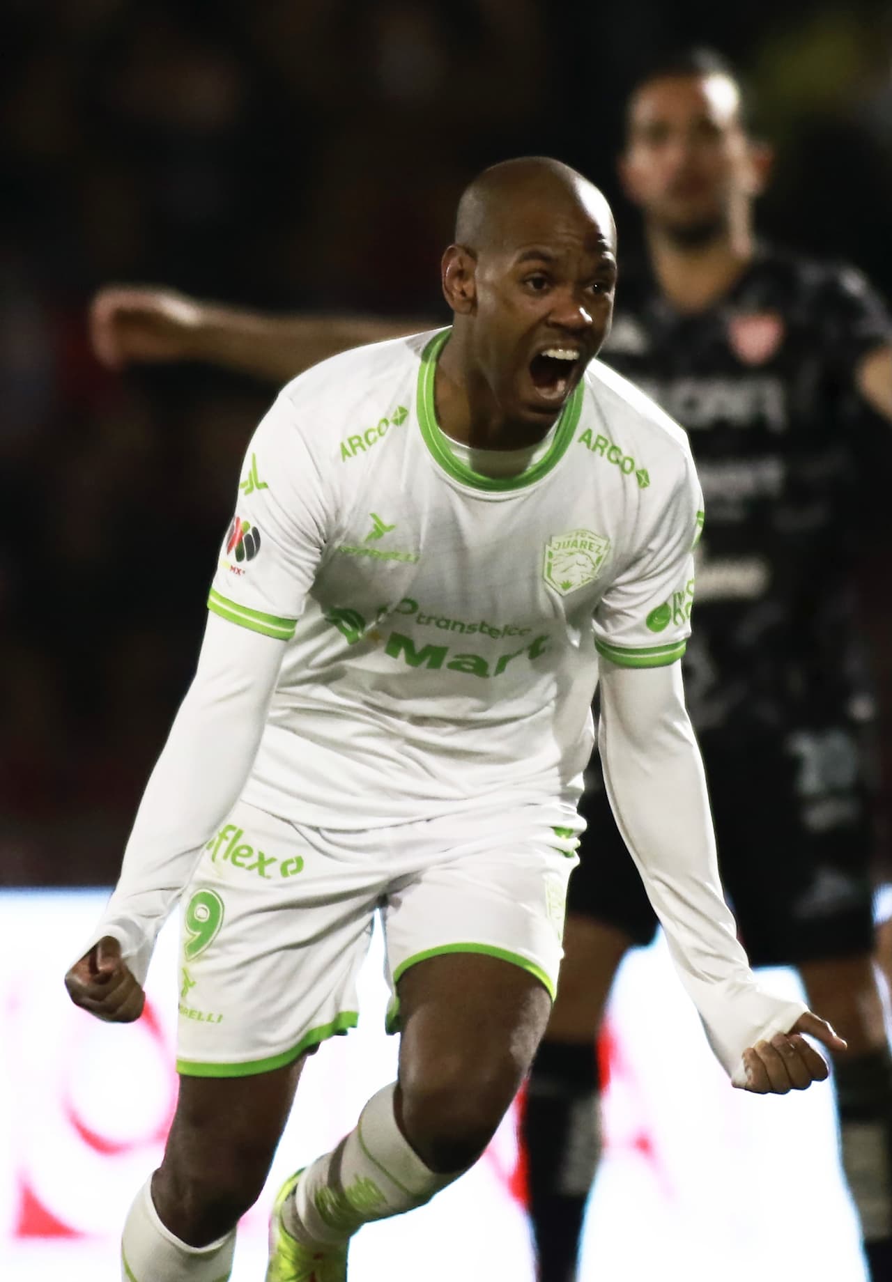 Diego Rolan falló el penal pero en el rebote mandó la pelota a la red.