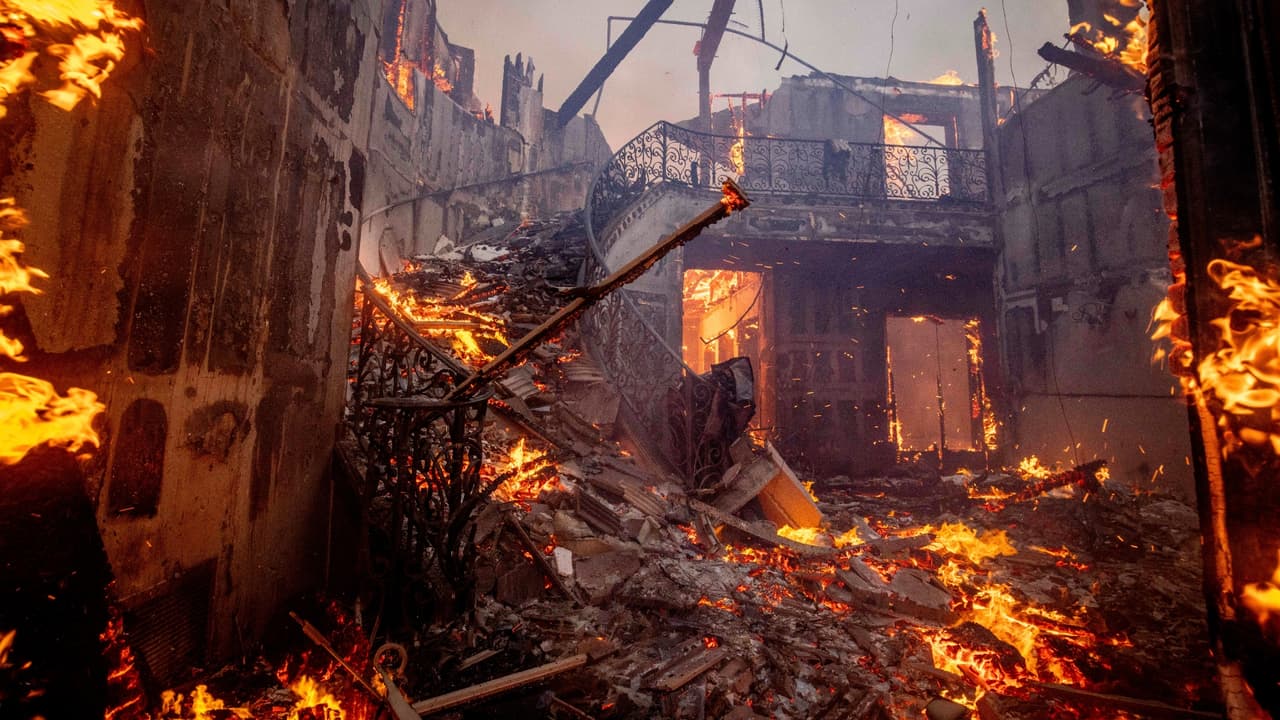 Los Ángeles arde con cinco incendios activos que alteran la historia de California