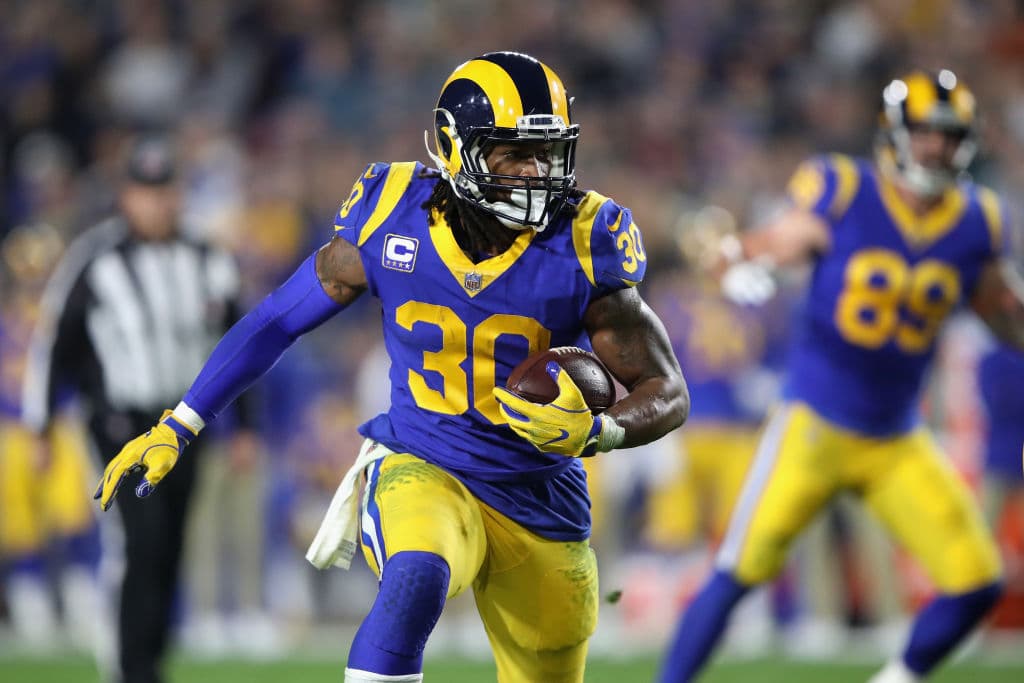 <b>2) Todd Gurley (Los Angeles Rams)</b>. Con 1251 yardas y 17 touchdowns terrestres, además de otros cuatro por recepción, es el jugador ofensivo modelo en la NFL. Su salud será vital para los Rams.