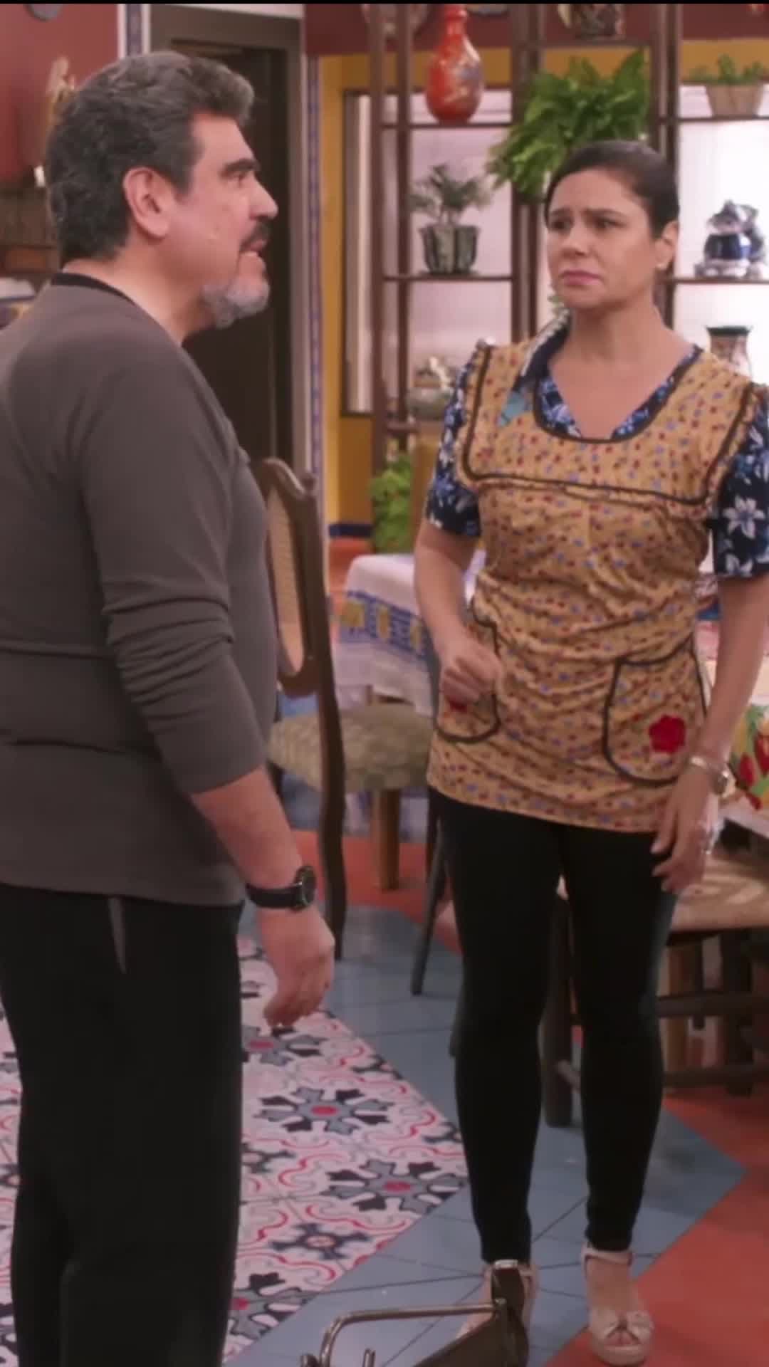 Humberto se entera que Amparo vendió sus terrenos