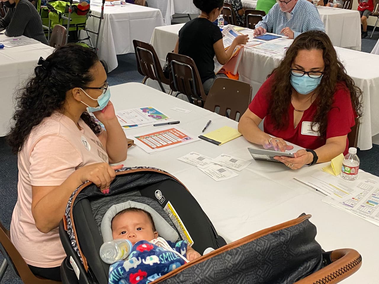 Las familias deben pre-registrarse para la obtención de artículos escolares en línea. Pueden pre-registrar a sus hijos en 
<a href="https://www.emailmeform.com/builder/form/9Hs57C7el4ZTv8o7m0b2G4"><b>este enlace</b></a>.