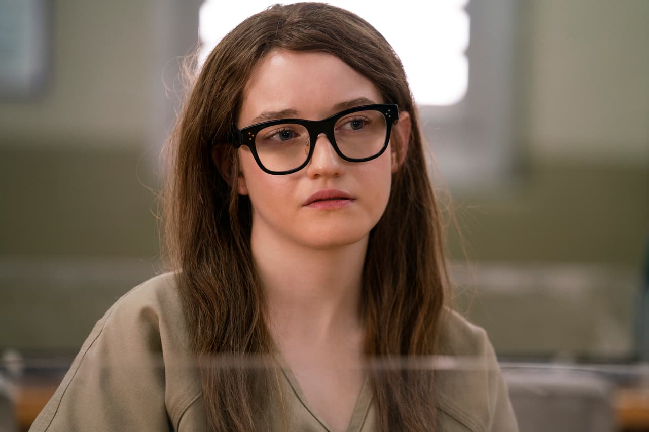 Julia Garner como Anna Delvey