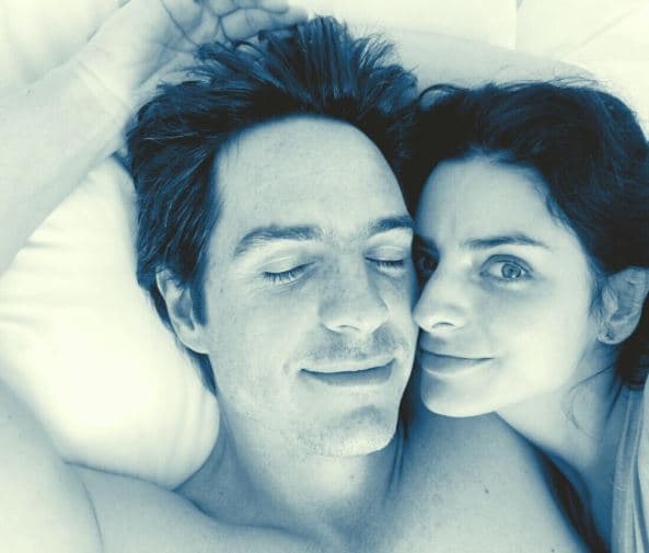 “Pues entrándole parejo, no pasa nada, como se le entra a la vida, con los miedos, las inseguridades… y hay que entrarle”, declaró 
<b><a href="http://www.univision.com/entretenimiento/bodas-de-famosos/la-boda-de-aislinn-derbez-y-mauricio-ochmann-video">Mauricio</a></b>, de acuerdo con el portal 'Publímetro'.