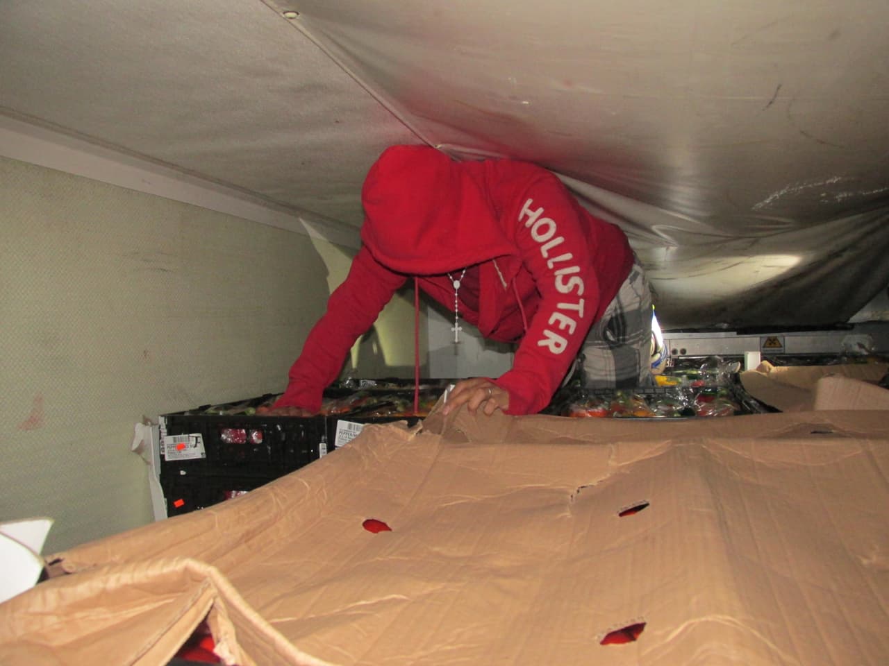 Rescatan a 11 inmigrantes del tráiler de un camión en Texas